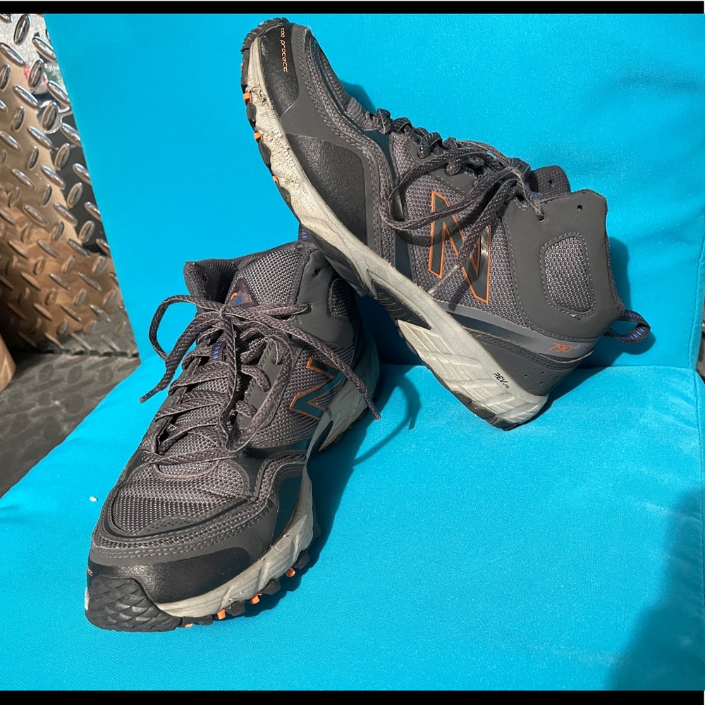 New Balance 790 V3 Men's Size 8.5 D Hiking Walkin